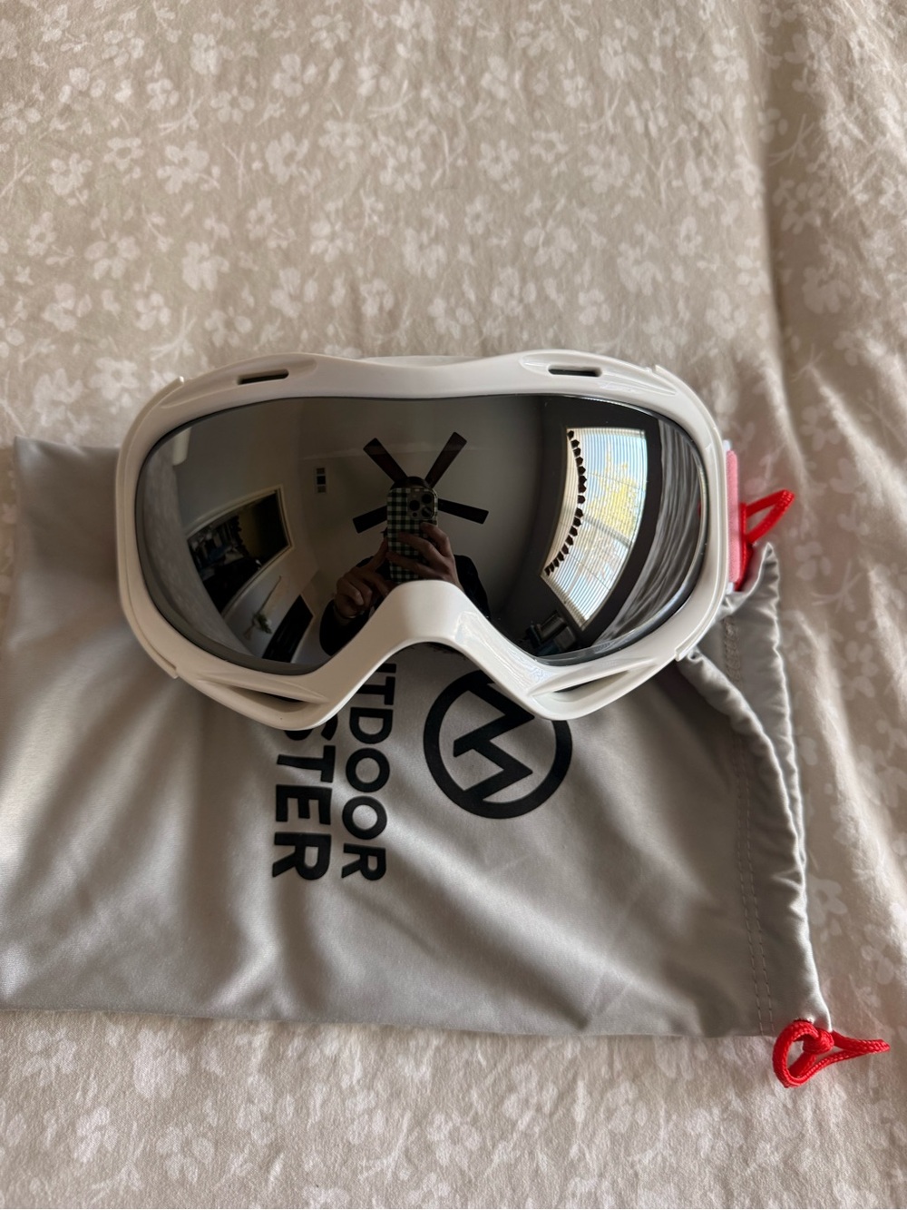 Outdoor Master White Ski Goggles with Mirrored Lens